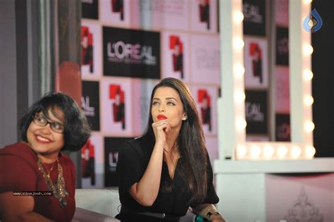 Aishwarya Rai Launches Loreal Moist Matte Lipstick - Photo 54 of 60