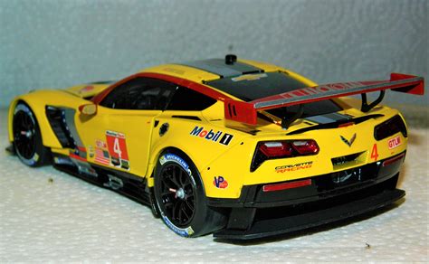 Corvette C7.R -- Plastic Model Car Kit -- 1/25 Scale -- #854304 ...