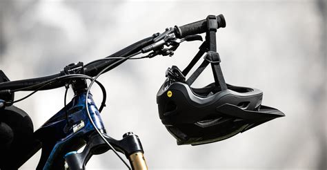 Bike Helmet Fit and Size Guide | Giant Bicycles Australia