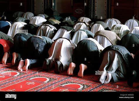 PRAYERS AT LUTON MOSQUE BEDFORDSHIRE UK PIC BY JOHN ROBERTSON Stock ...