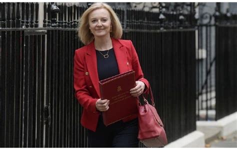 Liz Truss Biography, Age, Husband, Family, Height, Net worth Latest News