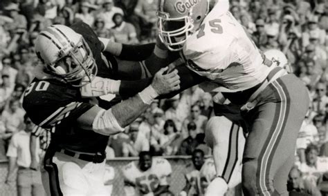 Former OT Lomas Brown to be enshrined in College Football Hall of Fame