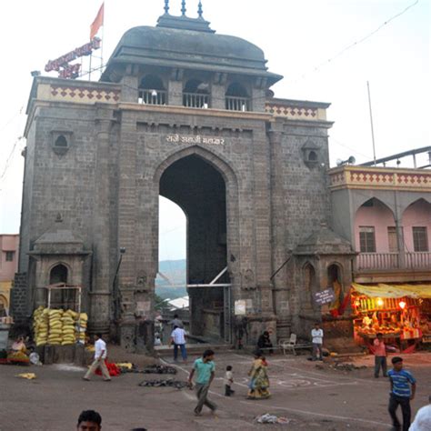 news about tuljapur tuljabhawani temple | तुळजाभवानी मंदिरात जावळ काढल्यास देणार गरम पाणी ...