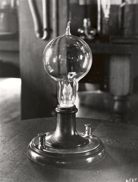 Invention of the Light Bulb - HISTORY CRUNCH - History Articles, Biographies, Infographics ...