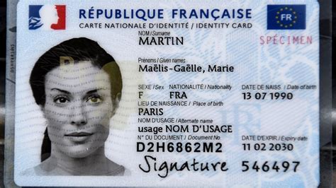 Nouvelle carte d'identité bilingue : l'Académie française prête à ...