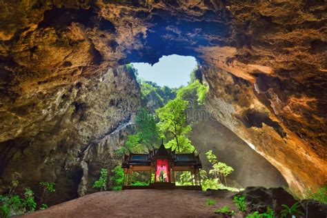 Phraya nakhon cave editorial photography. Image of hill - 246425162