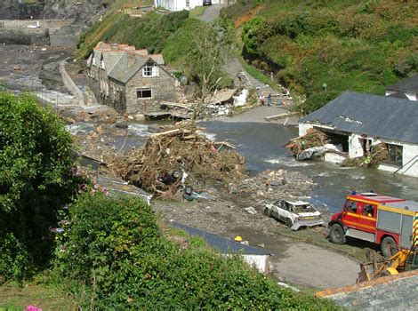 BBC - Cornwall - In Pictures - The Boscastle floods 2004