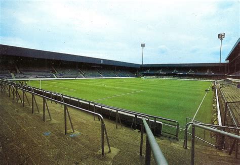 THE VINTAGE FOOTBALL CLUB: Stadium view. LOFTUS ROAD.