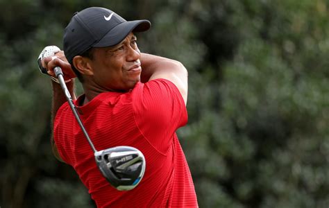 Why does Tiger Woods wear red on Masters Sunday?