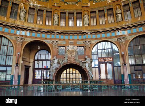 The beautiful,traditional, old main train station of Praha Hlavni ...