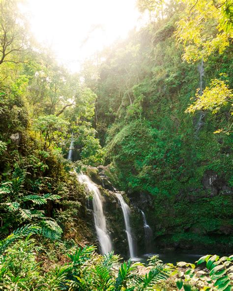 7 Stunning Stops on the Road to Hana • Nomads With A Purpose