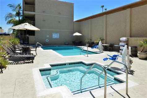 Anaheim Inn pool 2014 1 - Anaheim Inn