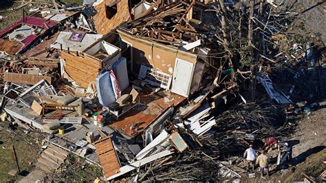 Kentucky tornado damage: Gov. Beshear confirms death toll at 64 | Marca