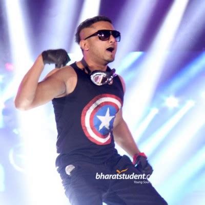 Yo Yo Honey Singh Concert - Yo Yo Honey Singh At Concernt - 700x699 Wallpaper - teahub.io