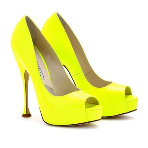 highlighter yellow neon shoes Neon Yellow Shoes, Neon Shoes, Bright ...