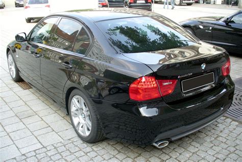 File:BMW E90 320d M-Sport Facelift Heck.JPG