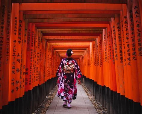 Everything you need to know about visiting the Fushimi Inari Shrine in Kyoto - Elite Jetsetter