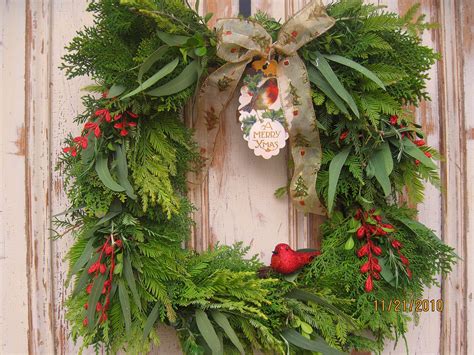 Damask and Design: The Best "Christmas Wreaths" on Etsy