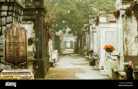 New Orleans Cemetery Stock Photo - Alamy