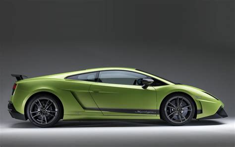 High Resolution Wallpaper: Lamborghini Gallardo Superleggera 2011