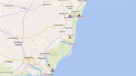 Flood warnings issued amid high spring tides in Suffolk and Norfolk - BBC News