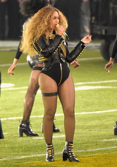 Beyoncé performs Formation at the Super Bowl halftime show and announces world tour|Lainey ...