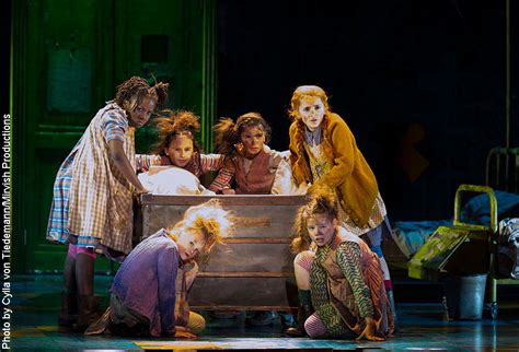 Annie the musical - theatre review