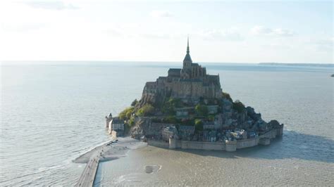 Mont Saint Michel Aerial View : vidéo de stock (100 % libre de droit) 1034630480 | Shutterstock