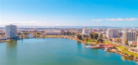Lake Merritt Neighborhood in Oakland, CA | Facts & Activities