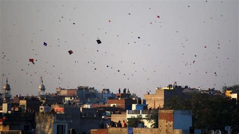 India's kite-makers see sales fly during lockdown - BBC News