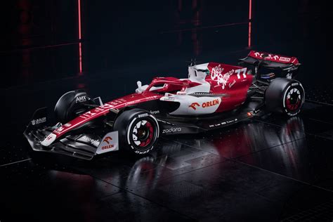 Alfa Romeo reveals new 2022 F1 C42 car livery