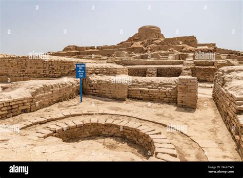 Mohenjo daro hi-res stock photography and images - Alamy