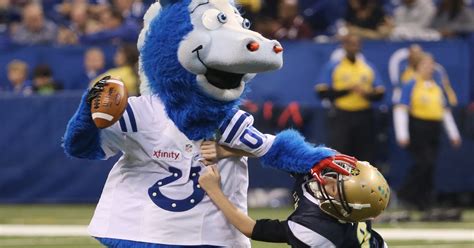 Indianapolis Colts' Blue shakes moneymaker in NFL mascot dance-off