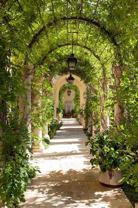 Wander Through These 27 Romantic French-Style Home Gardens | French garden design, English ...