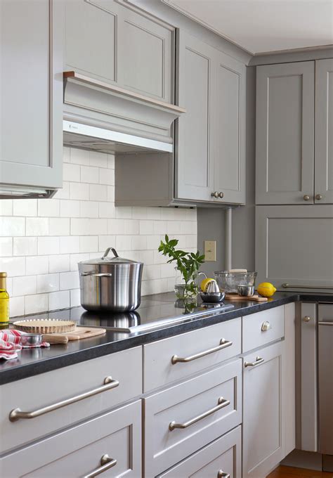 6 Proven Tips for Pulling Off Gray Kitchen Cabinets Flawlessly | Beautiful kitchen cabinets ...