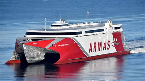 El último catamarán de la Naviera Armas, premiado como el fast ferry ...