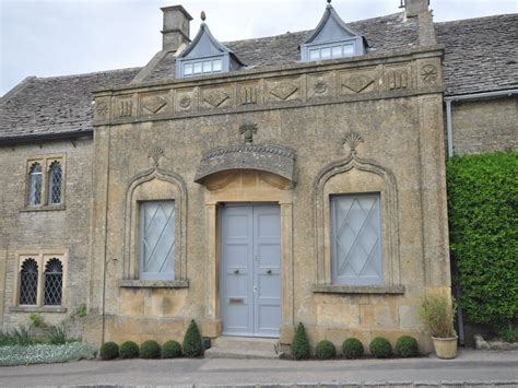 Stow-on-the-Wold Spa | A Georgian Grade II listed spa and smallest in UK | Gloucestershire