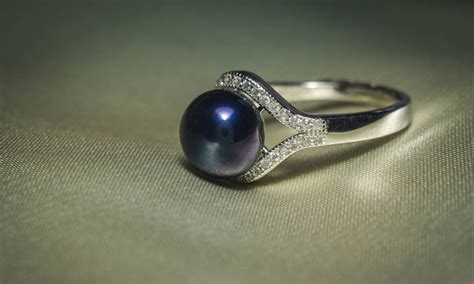 Discover How 10 Amazing Black Gemstones Are Used in Modern Jewelry