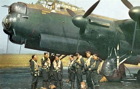 Lancaster crew, Swinderby, 1942. Wwii Aircraft, Military Aircraft, Lancaster Bomber, Ww2 Planes ...