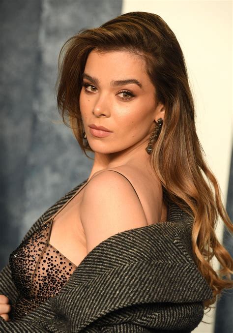 Hailee Steinfeld [Hawkeye] : r/geekboners