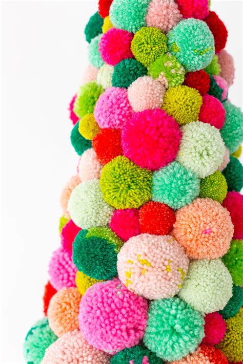 DIY Pom Pom Christmas Tree – Aww Sam