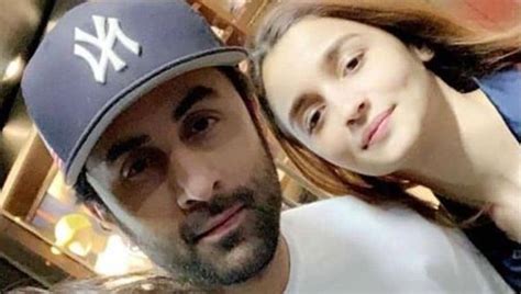 Alia Bhatt and Ranbir Kapoor pose with a fan in New York. See pic here | Bollywood - Hindustan Times