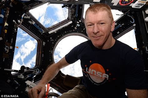 Tim Peake reveals crack in ISS window after debris collides with craft | Daily Mail Online