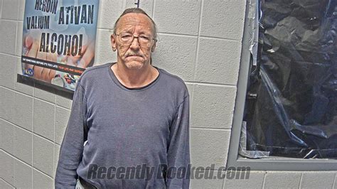 Recent Booking / Mugshot for ROBERT L METCALF in Letcher County, Kentucky