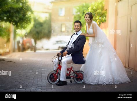 Wedding bride and groom bridegroom funny wedding photo love marriage ...