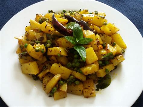 Dry Aloo Matar Curry - Zayka Ka Tadka