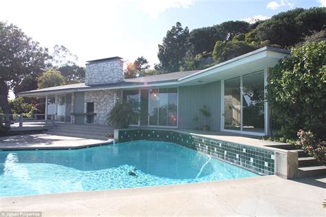 Ronald and Nancy Reagan's Pacific Palisades LA home is on the market ...