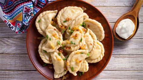 Pierogi ruskie - Pierogi with potato and cheese - Piknik Express ...