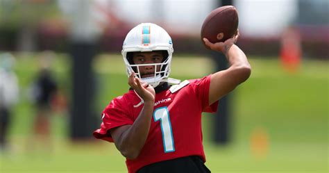 Dolphins' Tua Tagovailoa Testing Helmet Designed to Protect QBs from ...