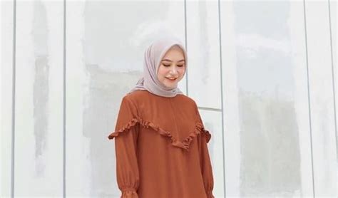 Jilbab yang Sangat Cocok dengan Warna Baju Terakota